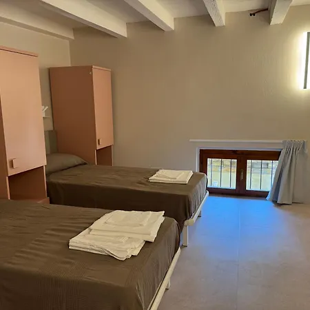 Protezione Della Giovane - Female Hostel