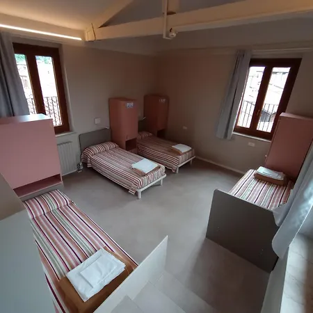 Protezione Della Giovane - Female Hostel