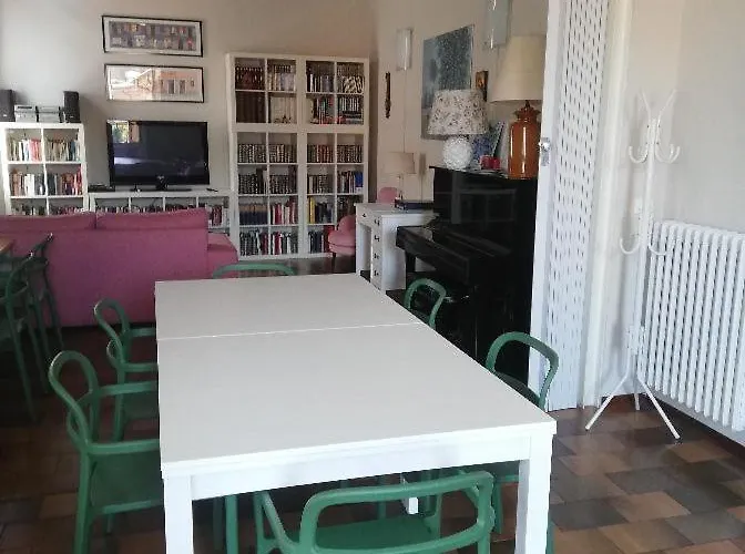 Protezione Della Giovane - Female Auberge de jeunesse *